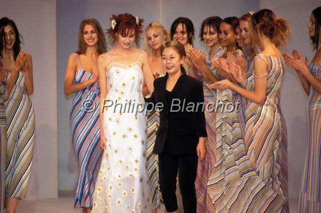 mode 07.JPG - Défilé Yuki Torri 1997Paris, France